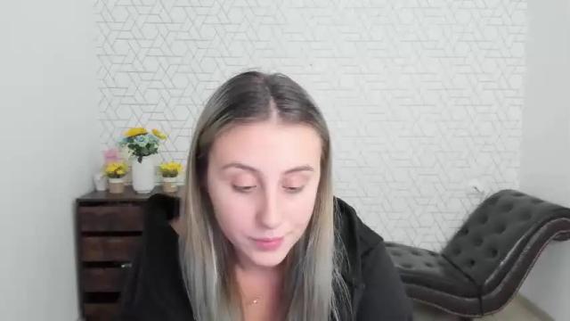 Image 11 of chloe_blue_ Stream on Chaturbate on 27 months ago
