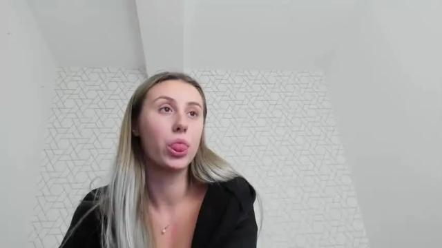 Image 7 of chloe_blue_ Stream on Chaturbate on 27 months ago