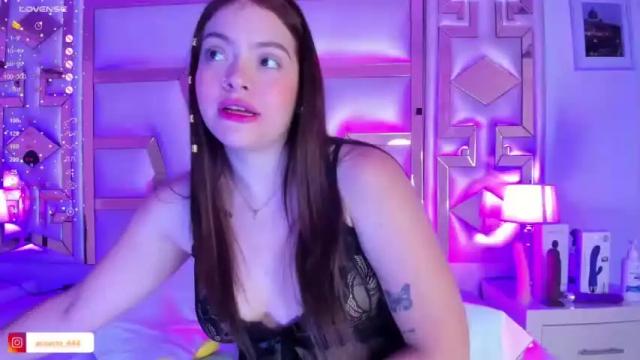 Image 7 of chloe_evans1 Stream on Chaturbate on 13 months ago