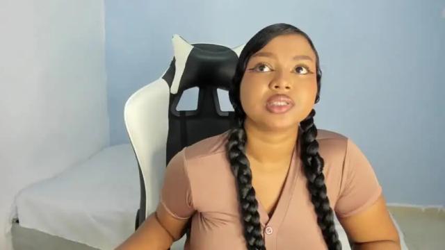 Image 2 of chloe_evans21 Stream on Chaturbate on 15 months ago