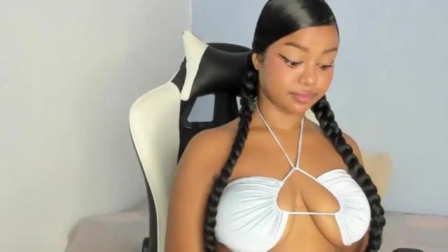 Image 2 of chloe_evans21 Stream on Chaturbate on 14 months ago