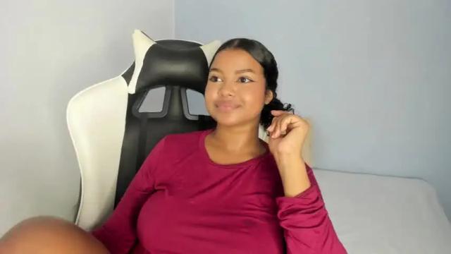 Image 2 of chloe_evans21 Stream on Chaturbate on 14 months ago