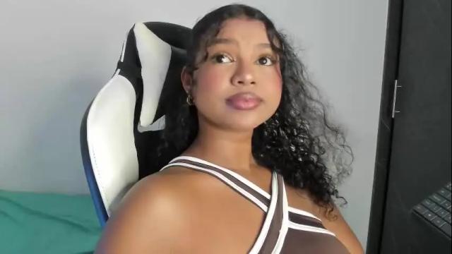 Image 3 of chloe_evans21 Stream on Chaturbate on 1 month ago