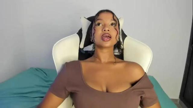 Image 4 of chloe_evans21 Stream on Chaturbate on 1 month ago