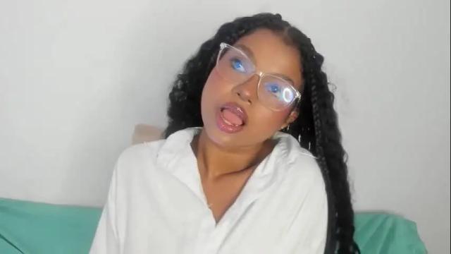 Image 12 of chloe_evans21 Stream on Chaturbate on 5 months ago