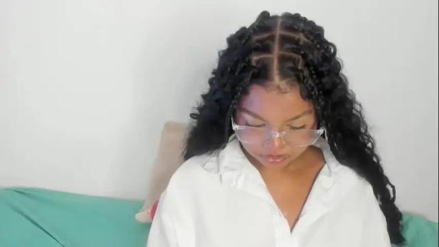 Image 4 of chloe_evans21 Stream on Chaturbate on 5 months ago