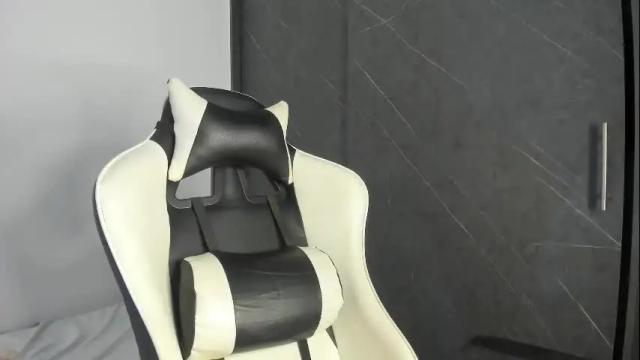 Image 4 of chloe_evans21 Stream on Chaturbate on 4 months ago