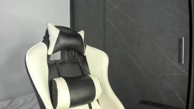 Image 7 of chloe_evans21 Stream on Chaturbate on 4 months ago