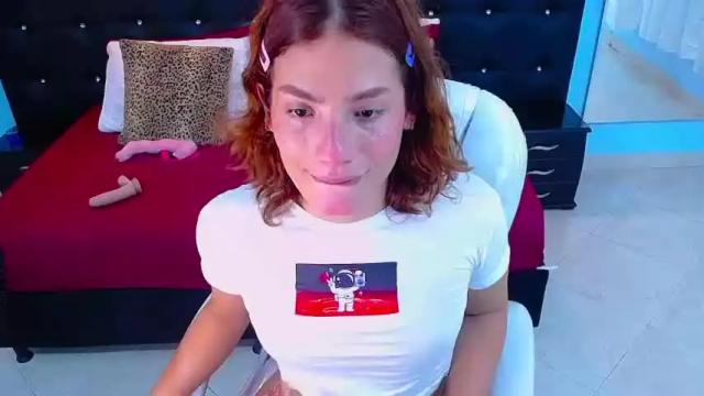 Image 3 of chloe_goddes Stream on Chaturbate on 15 months ago