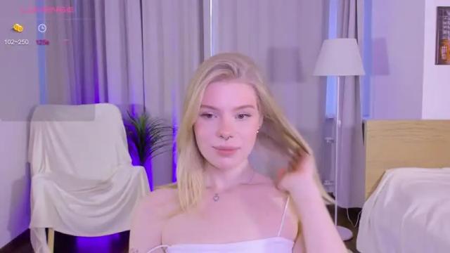 Image 7 of chloe_groovy Stream on Chaturbate on 18 months ago