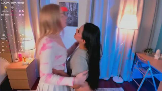 Image 3 of chloe_groovy Stream on Chaturbate on 18 months ago
