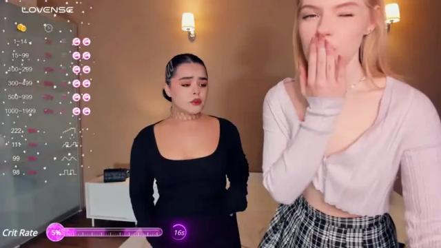 Image 2 of chloe_groovy Stream on Chaturbate on 17 months ago