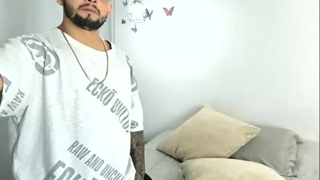 Image 2 of chloe_johnson_1 Stream on Chaturbate on 1 month ago