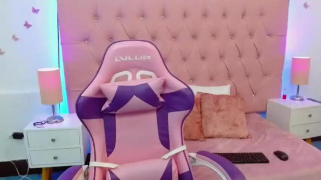 Image 8 of chloe_mejier Stream on Chaturbate on 25 months ago