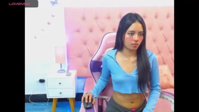 Image 7 of chloe_mejier Stream on Chaturbate on 25 months ago