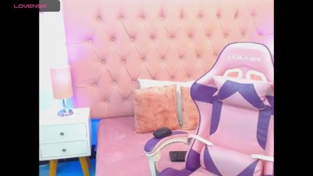 Image 2 of chloe_mejier Stream on Chaturbate on 25 months ago