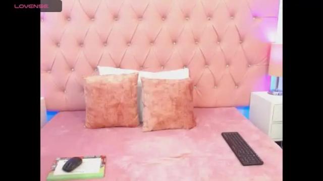 Image 8 of chloe_mejier Stream on Chaturbate on 25 months ago