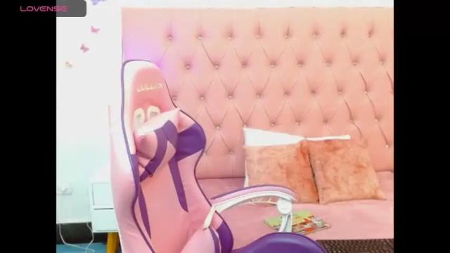 Image 10 of chloe_mejier Stream on Chaturbate on 24 months ago