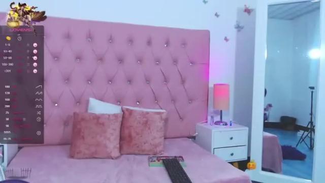 Image 3 of chloe_mejier Stream on Chaturbate on 24 months ago