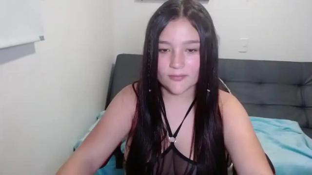 Image 4 of chloe_moretz33 Stream on Chaturbate on 17 months ago