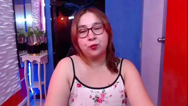 Image 3 of chloe_prg Stream on Chaturbate on 1 month ago