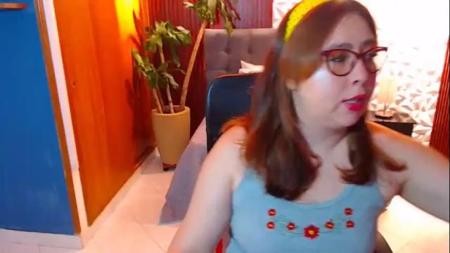 Image 2 of chloe_prg Stream on Chaturbate on 1 day ago