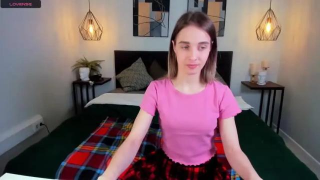 Image 2 of chloe_sinn Stream on Chaturbate on 19 months ago