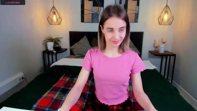 Image 3 of chloe_sinn Stream on Chaturbate on 19 months ago