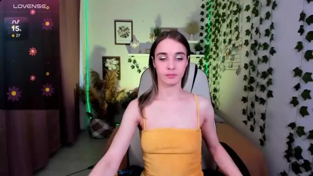 Image 2 of chloe_sinn Stream on Chaturbate on 19 months ago