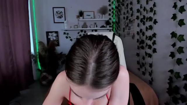Image 4 of chloe_sinn Stream on Chaturbate on 19 months ago
