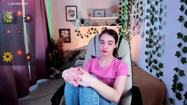 Image 11 of chloe_sinn Stream on Chaturbate on 19 months ago