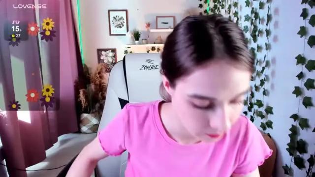 Image 2 of chloe_sinn Stream on Chaturbate on 19 months ago