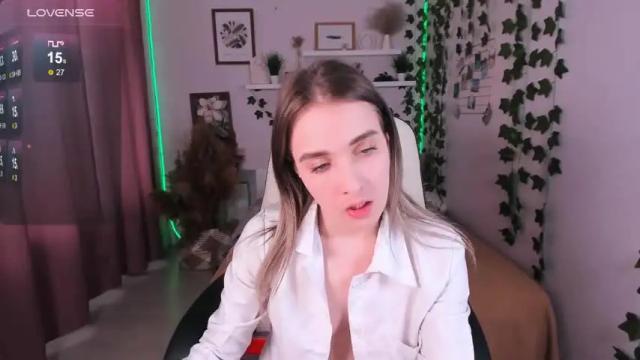 Image 12 of chloe_sinn Stream on Chaturbate on 18 months ago