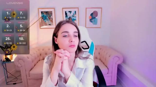 Image 3 of chloe_sinn Stream on Chaturbate on 18 months ago