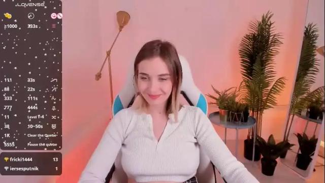 Image 3 of chloe_sinn Stream on Chaturbate on 6 months ago