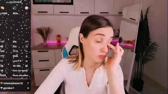 Image 4 of chloe_sinn Stream on Chaturbate on 5 months ago