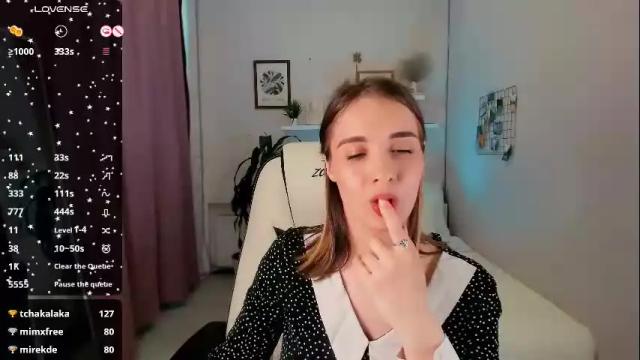 Image 7 of chloe_sinn Stream on Chaturbate on 4 months ago