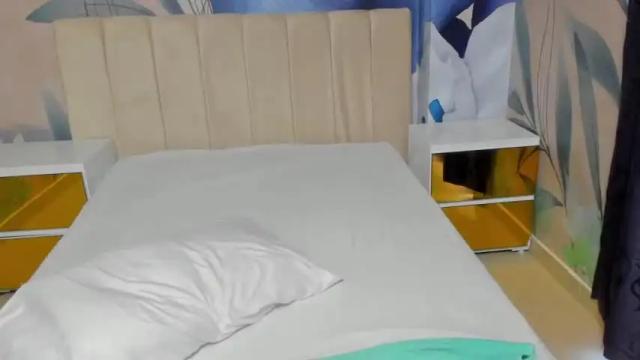Image 3 of chloe_smith222 Stream on Chaturbate on 13 months ago