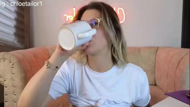 Image 2 of chloe_tailor_ Stream on Chaturbate on 3 months ago