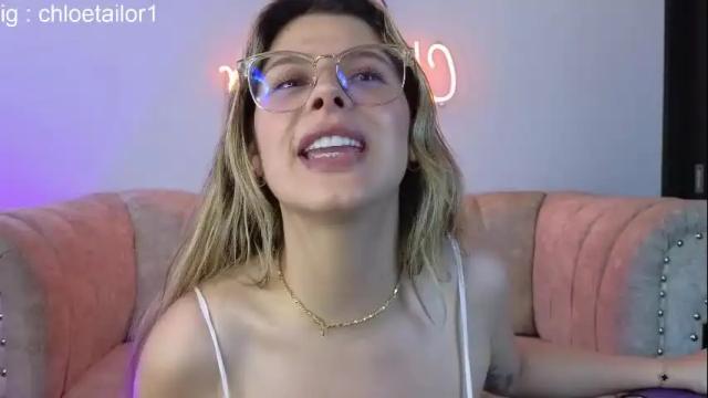 Image 2 of chloe_tailor_ Stream on Chaturbate on 26 days ago