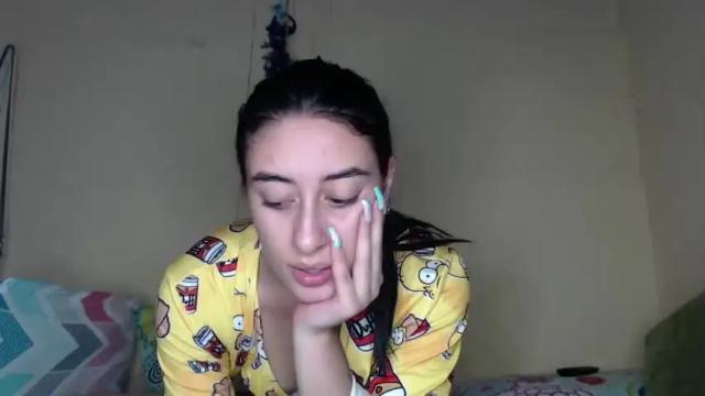 Image 12 of chloe_vahos Stream on Chaturbate on 13 months ago
