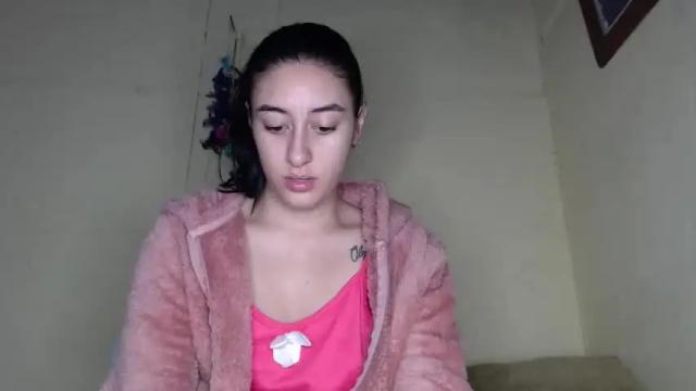 Image 4 of chloe_vahos Stream on Chaturbate on 13 months ago