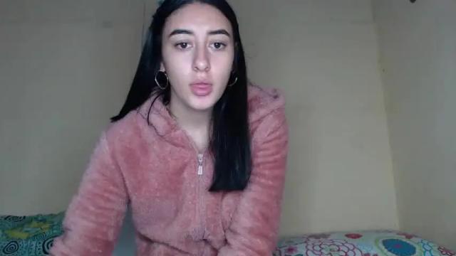 Image 3 of chloe_vahos Stream on Chaturbate on 13 months ago
