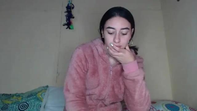 Image 4 of chloe_vahos Stream on Chaturbate on 13 months ago