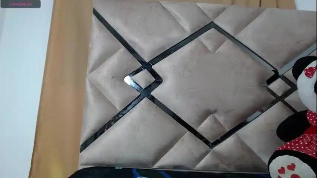 Image 3 of chloe_vahos Stream on Chaturbate on 21 days ago