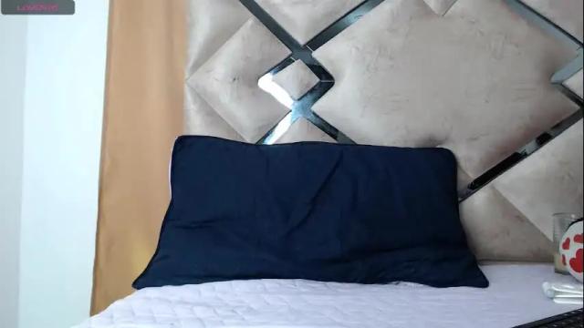 Image 12 of chloe_vahos Stream on Chaturbate on 19 days ago