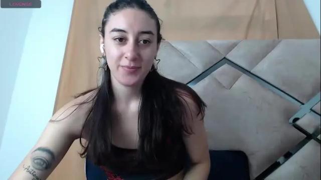 Image 2 of chloe_vahos Stream on Chaturbate on 19 days ago