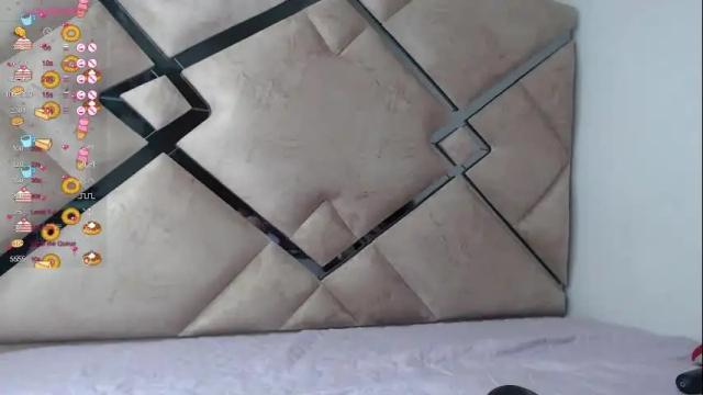 Image 12 of chloe_vahos Stream on Chaturbate on 14 days ago