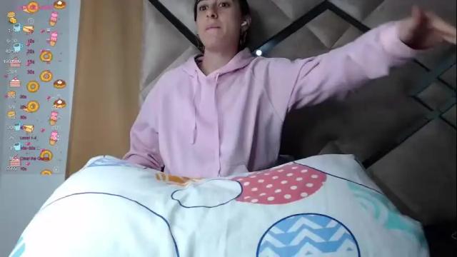 Image 10 of chloe_vahos Stream on Chaturbate on 10 days ago