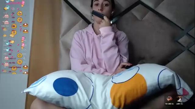 Image 12 of chloe_vahos Stream on Chaturbate on 10 days ago